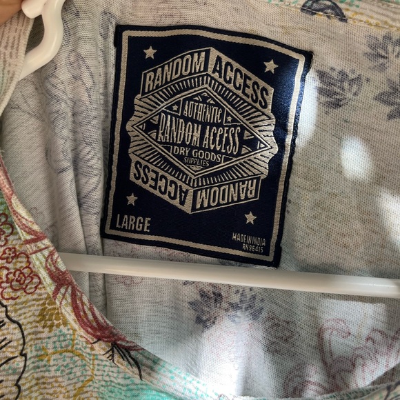 Men’s Floral Tee Shirt NWOT - Picture 4 of 6